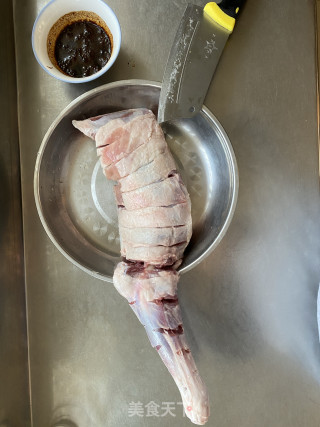 #羊肉#蜜汁烤羊腿 家庭简易版的做法步骤：4