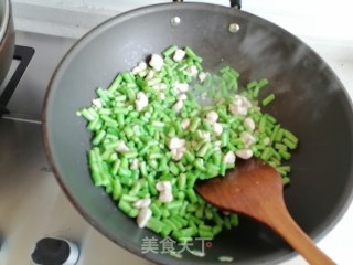鸡肉炒豇豆的做法步骤：4