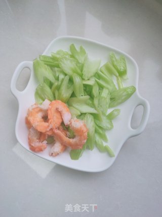 虾干炒芹菜的做法步骤：1