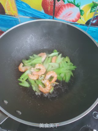 虾干炒芹菜的做法步骤：7
