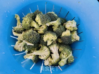 家常蒜蓉西兰花，简单美味宝宝最爱的做法步骤：2