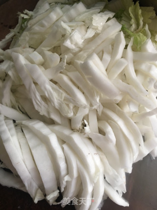 白菜炖牛肉丸的做法步骤：2