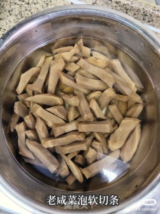 老北京烙饼卷带鱼????的做法步骤：2