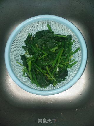 菠菜炒鸡蛋的做法步骤：3