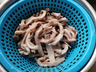 猪肚炖莲子的做法步骤：1