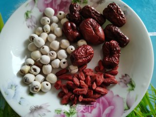 猪肚炖莲子的做法步骤：2