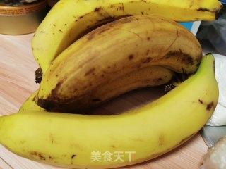 糖壳香蕉的做法步骤：1
