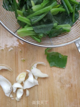 菠菜炒羊肝的做法步骤：4