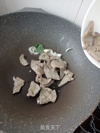 菠菜炒羊肝的做法步骤：7