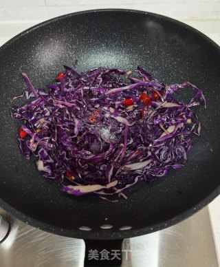 炝炒紫甘蓝的做法步骤：7