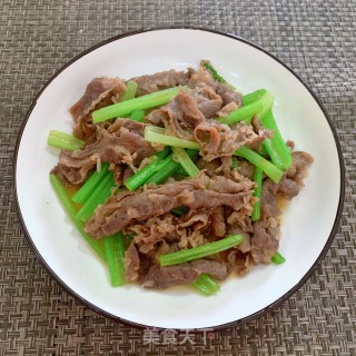 香芹炒肥羊卷的做法步骤：10