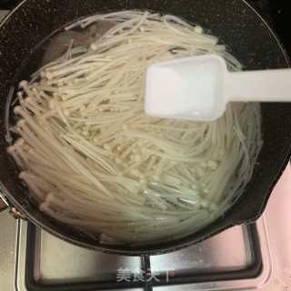 金针菇肥羊卷汤的做法步骤：7