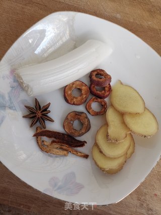 清炖牛腩汤的做法步骤：2