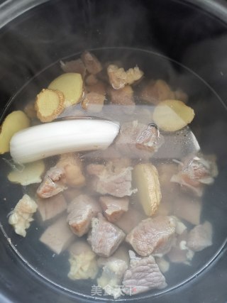 清炖牛腩汤的做法步骤：4
