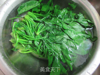 香肠炒菠菜的做法步骤：4