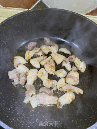 鱼头炖五花肉的做法步骤：2