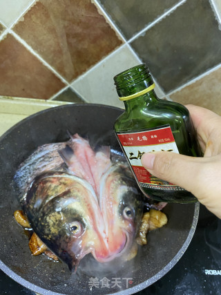 鱼头炖五花肉的做法步骤：4