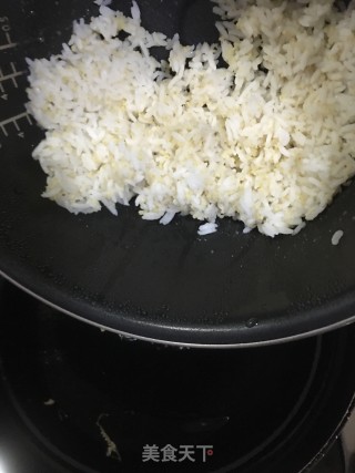 蒜苗蛋炒饭的做法步骤：6