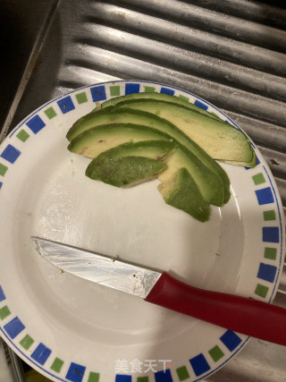 早餐—溏心蛋牛油果火腿三明治的做法步骤：3