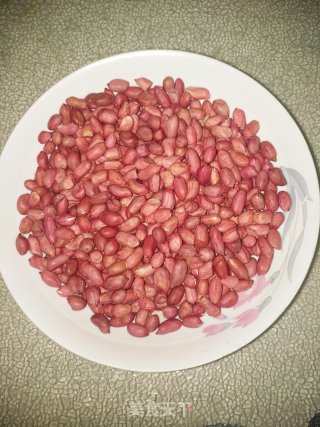 炒花生米秘笈的做法步骤：1