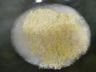 炒泡面的做法步骤：1