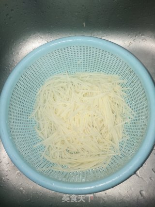 酸辣土豆丝的做法步骤：2
