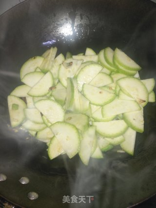 醋溜菜瓜的做法步骤：4