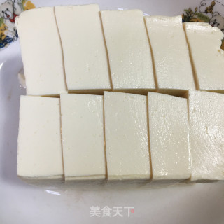 鲈鱼炖豆腐的做法步骤：2