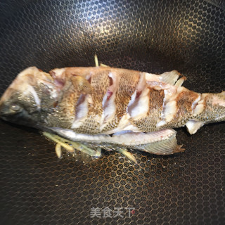 鲈鱼炖豆腐的做法步骤：4
