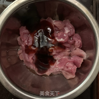 香芹炒里脊肉的做法步骤：2