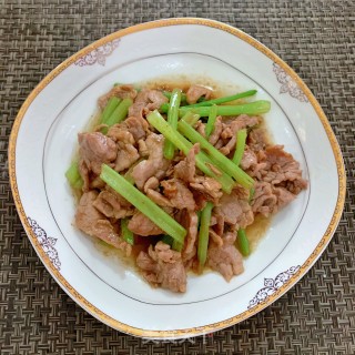 香芹炒里脊肉的做法步骤：8
