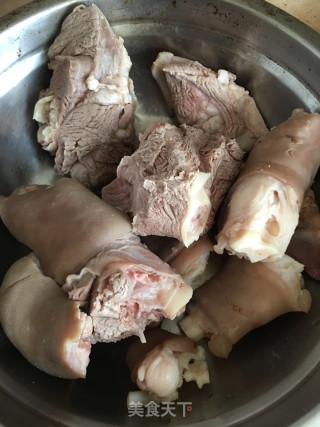 胡萝卜马蹄羊肉汤的做法步骤：1