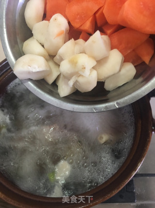 胡萝卜马蹄羊肉汤的做法步骤：7