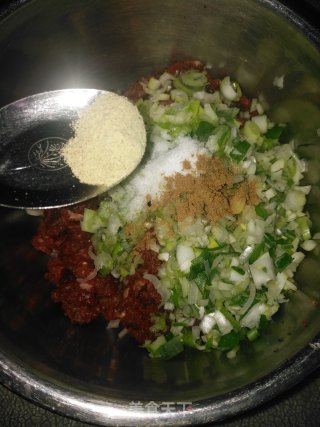 羊肉大葱馅煎饺的做法步骤：7