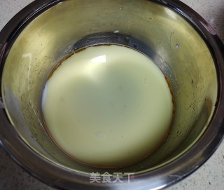 八寸戚风蛋糕的做法步骤：2