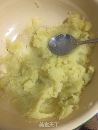 爆浆土豆泥的做法步骤：1