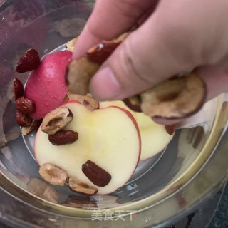 苹果红枣枸杞汤的做法步骤：5