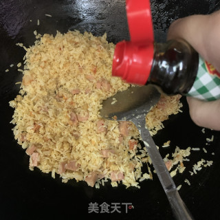 辣白菜午餐肉炒饭的做法步骤：9