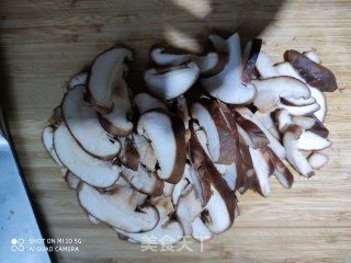 油菜炒蘑菇的做法步骤：2