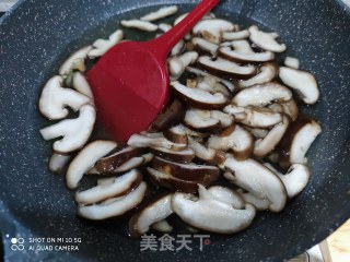 油菜炒蘑菇的做法步骤：4