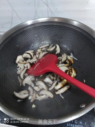 油菜炒蘑菇的做法步骤：7