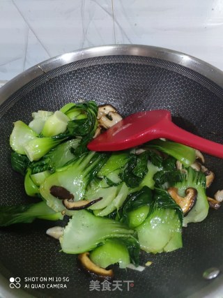 油菜炒蘑菇的做法步骤：8