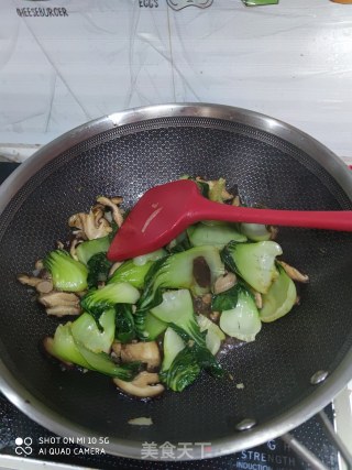 油菜炒蘑菇的做法步骤：9
