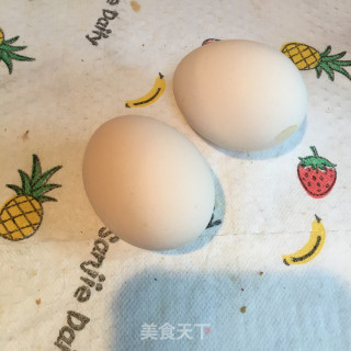 荷包蛋炖煮白菜梆的做法步骤：2