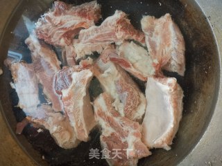 山药排骨汤的做法步骤：1
