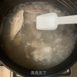 鱼头干鱿煲粥的做法步骤：10