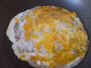 快手早餐——鸡蛋手抓饼的做法步骤：2