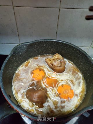 猪蹄汤面的做法步骤：3