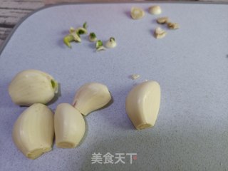 快速腌腊八蒜的做法步骤：2