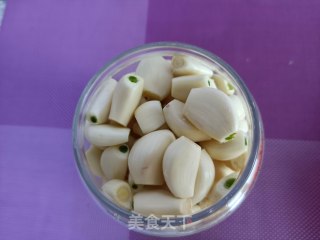 快速腌腊八蒜的做法步骤：4